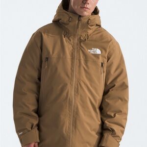 The North Face MTN Range Down Parka Size Medium